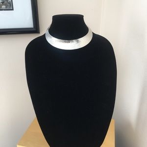 NWT high polished hammered silver tone choker